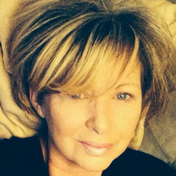 Meet your Posher, Lonni - Picture 1 of 1